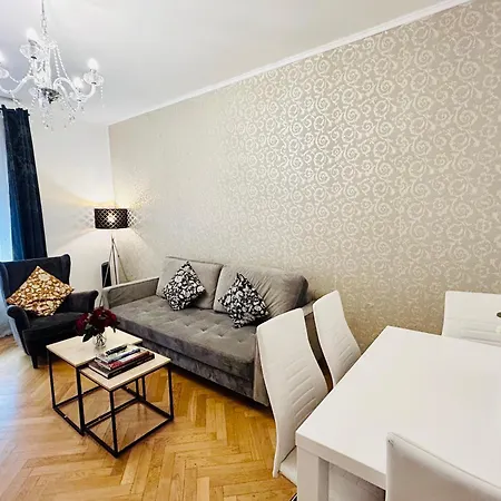Luxury And Cozy Vinohrady Apartment