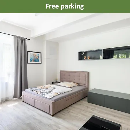 By The Metro With Private Parking Apartment *