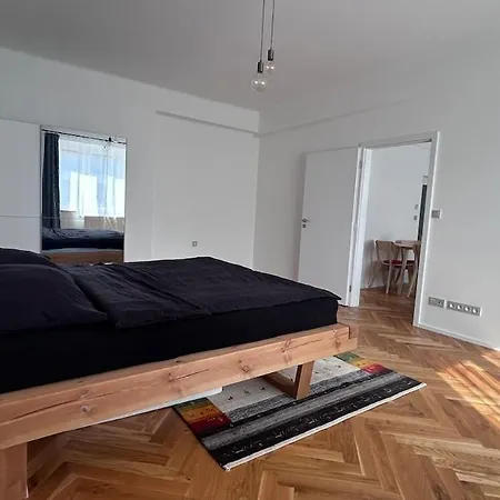 Modern And New Close To Downtown Apartment *