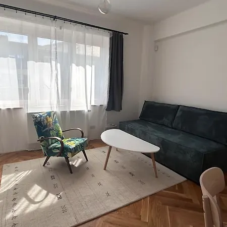 Modern And New Close To Downtown Apartment