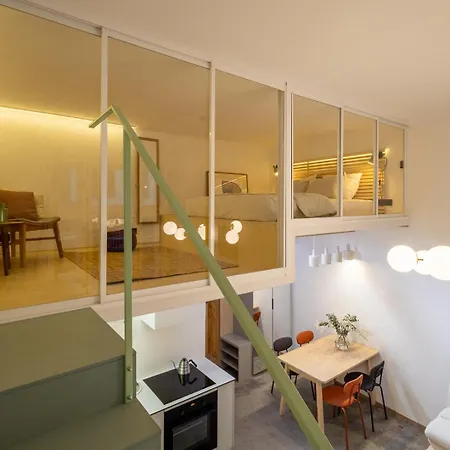 Designer Petite By Vltava River Apartment