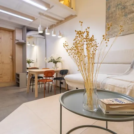 Designer Petite By Vltava River Apartment