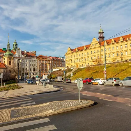 Apartment Sunny Luxury Grebovka