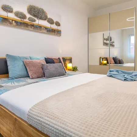 Apartment Sunny Luxury Grebovka