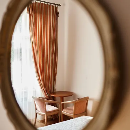 Old Town & Parking Assistance Homestay