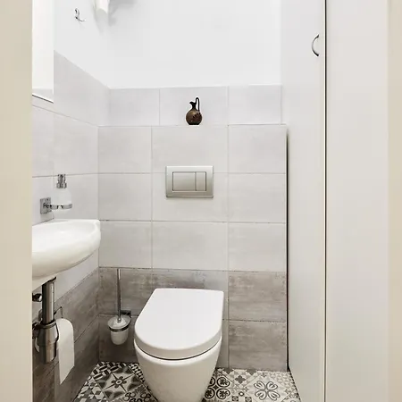 Old Town & Parking Assistance Homestay