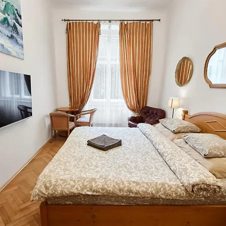 Old Town & Parking Assistance Homestay Prague