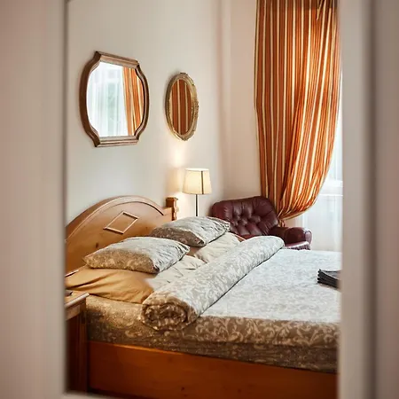Old Town & Parking Assistance Homestay