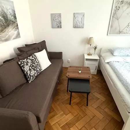 Side Street Apartment *