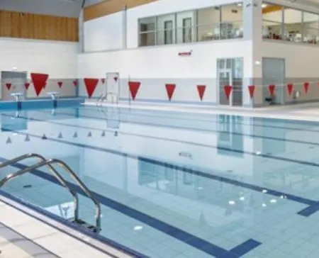 Live-inn 1 Bdr View For 1-4 Guests, 20 Mins To Center, Lift, Gym, Reception, Parking, Roof Terrace, Game & Party
