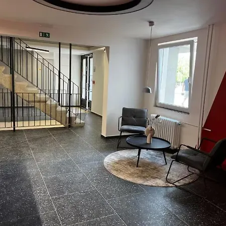 Live-inn 1 Bdr View For 1-4 Guests, 20 Mins To Center, Lift, Gym, Reception, Parking, Roof Terrace, Game & Party Apartment Prague