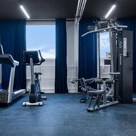Live-inn 1 Bdr View For 1-4 Guests, 20 Mins To Center, Lift, Gym, Reception, Parking, Roof Terrace, Game & Party Apartment Prague