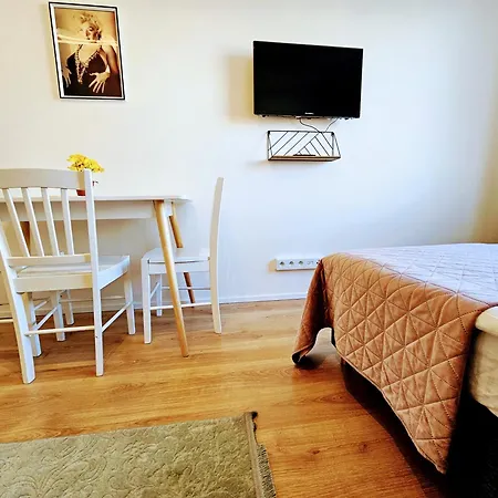 Live-inn 1 Bdr View For 1-4 Guests, 20 Mins To Center, Lift, Gym, Reception, Parking, Roof Terrace, Game & Party Apartment *