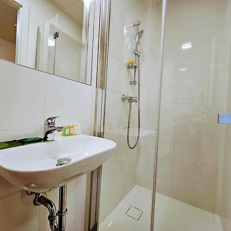 Apartment Live-inn 1 Bdr View For 1-4 Guests, 20 Mins To Center, Lift, Gym, Reception, Parking, Roof Terrace, Game & Party
