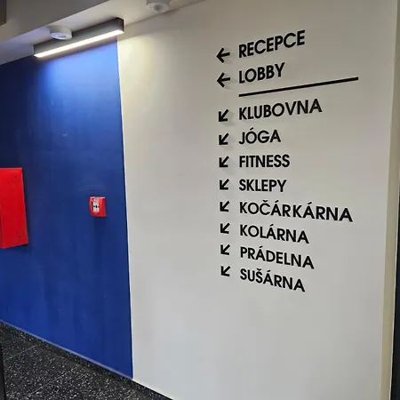 Live-inn 1 Bdr View For 1-4 Guests, 20 Mins To Center, Lift, Gym, Reception, Parking, Roof Terrace, Game & Party Apartment Prague