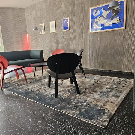 Apartment Live-inn 1 Bdr View For 1-4 Guests, 20 Mins To Center, Lift, Gym, Reception, Parking, Roof Terrace, Game & Party Prague