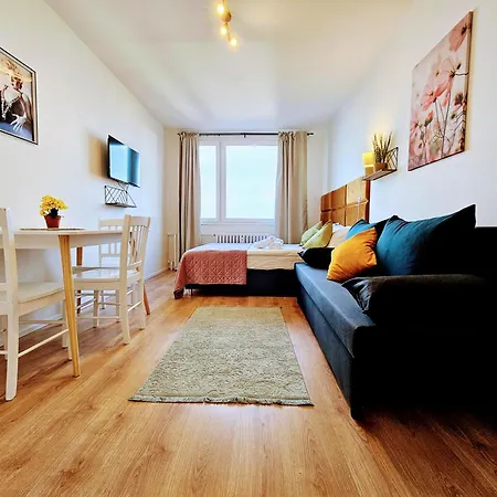 Live-inn 1 Bdr View For 1-4 Guests, 20 Mins To Center, Lift, Gym, Reception, Parking, Roof Terrace, Game & Party Apartment