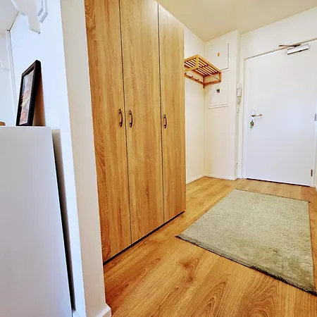 Apartment Live-inn 1 Bdr View For 1-4 Guests, 20 Mins To Center, Lift, Gym, Reception, Parking, Roof Terrace, Game & Party