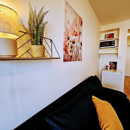 Live-inn 1 Bdr View For 1-4 Guests, 20 Mins To Center, Lift, Gym, Reception, Parking, Roof Terrace, Game & Party Apartment