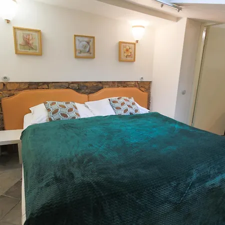 Luxury 1 Bedroom In Apartment