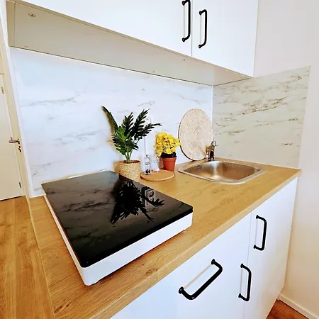 Live Apartment *