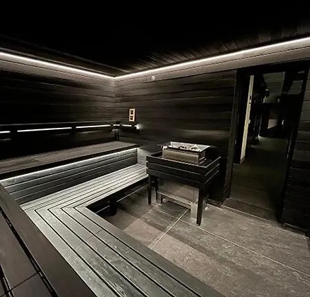 Luxe With Pool, Sauna, Jacuzzi, Gym, Balcony Apartment