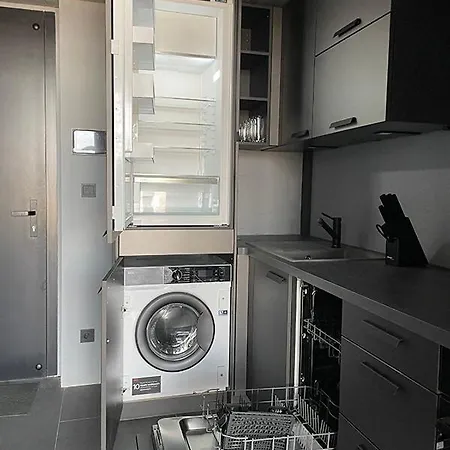Luxe With Pool, Sauna, Jacuzzi, Gym, Balcony Prague