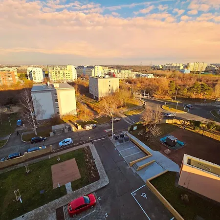 Apartment Live-inn Hotel-style 5 Apartments, 20 Mins To Centre, Gym, Reception, Free Parking, Lift, Roof Terrace & Game *