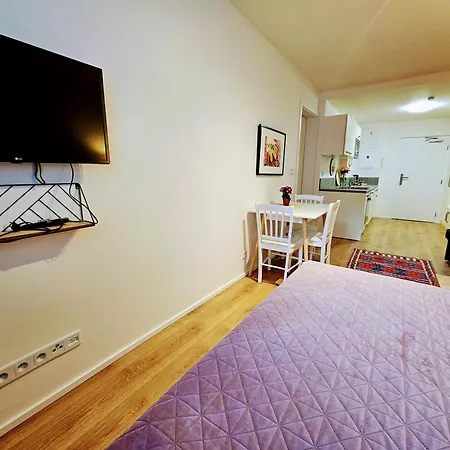 Apartment Live-inn Hotel-style 5 Apartments, 20 Mins To Centre, Gym, Reception, Free Parking, Lift, Roof Terrace & Game *