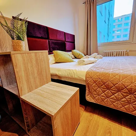 Apartment Live-inn Hotel-style 5 Apartments, 20 Mins To Centre, Gym, Reception, Free Parking, Lift, Roof Terrace & Game