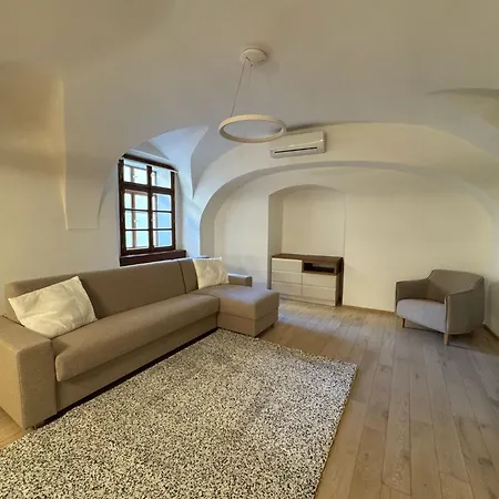 U 3 Pstrosu 4* Praha