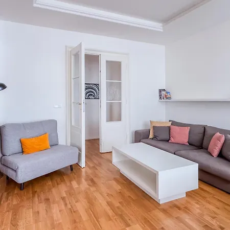 Unique Old Town At Palace Dlouha Apartment *