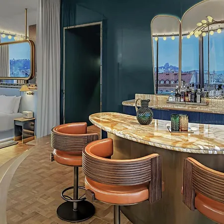 W Hotel 5*