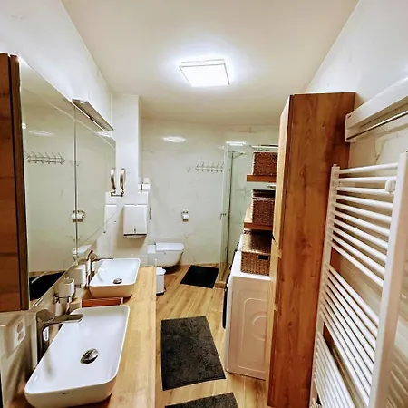 Light & Wood Design - 89 M2 In Apartman Prága