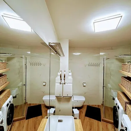 Apartman Light & Wood Design - 89 M2 In *