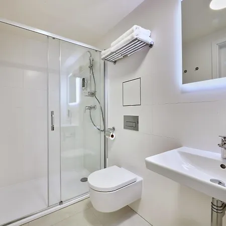 Downtown Andel Aparthotel 4*