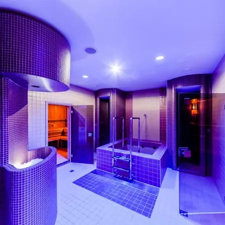Apartment Live-inn 1 Bdr View For 1-4 Guests, 20 Mins To Center, Lift, Gym, Reception, Parking, Roof Terrace, Game & Party