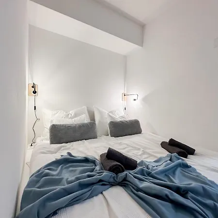 Apartment Real Living By Refa Karlin 307 Prague