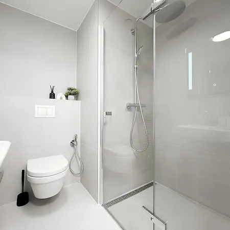 Apartment Real Living By Refa Karlin 307 *