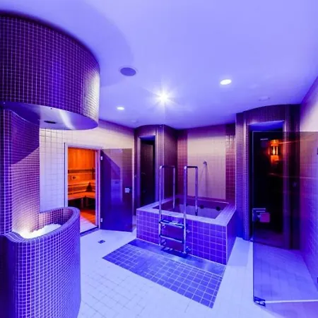 Live-inn Cozy For 1-4 Guests, 20 Mins To Center, Lift, Gym, Reception, Parking, Roof Terrace, Game & Party * Prague