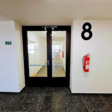 Live-inn Cozy For 1-4 Guests, 20 Mins To Center, Lift, Gym, Reception, Parking, Roof Terrace, Game & Party Apartment Prague