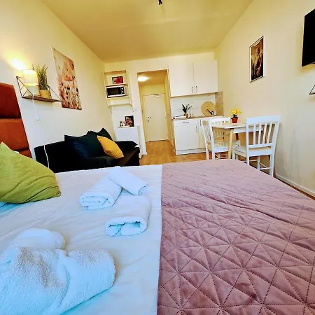 Apartment Live-inn Cozy For 1-4 Guests, 20 Mins To Center, Lift, Gym, Reception, Parking, Roof Terrace, Game & Party *