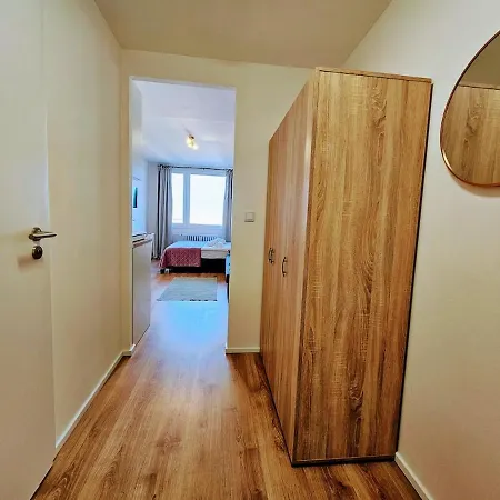 Apartment Live-inn Cozy For 1-4 Guests, 20 Mins To Center, Lift, Gym, Reception, Parking, Roof Terrace, Game & Party Prague