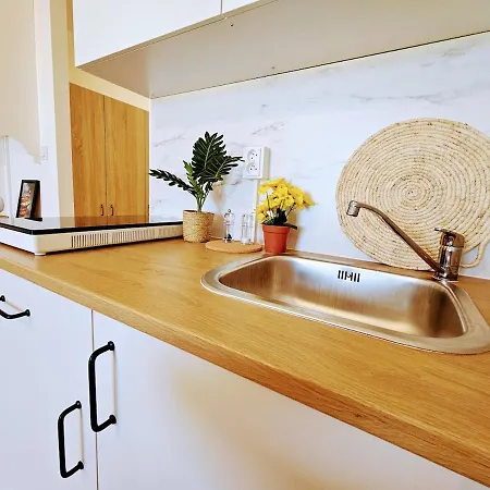 Live-inn Cozy For 1-4 Guests, 20 Mins To Center, Lift, Gym, Reception, Parking, Roof Terrace, Game & Party Apartment Prague