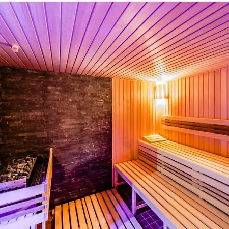 Live-inn Cozy For 1-4 Guests, 20 Mins To Center, Lift, Gym, Reception, Parking, Roof Terrace, Game & Party Apartment Prague
