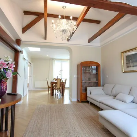 Charles Bridge Unique Maisonette Apartment *