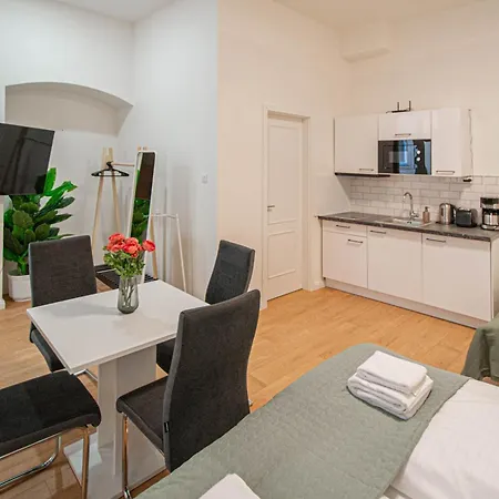 Charles Square By Ruterra Apartment Prague