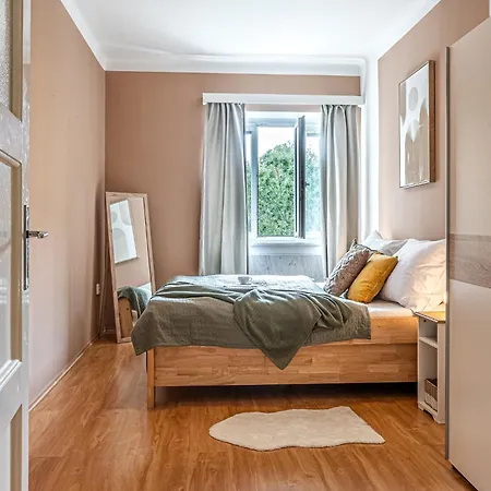 Days - 1bdr - Quiet Residential Area