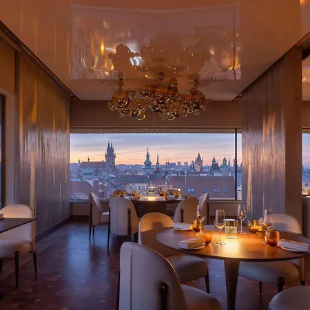 Fairmont Golden Szálloda