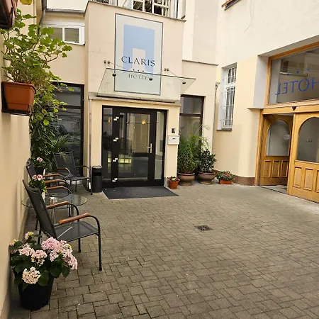 Claris Hotel